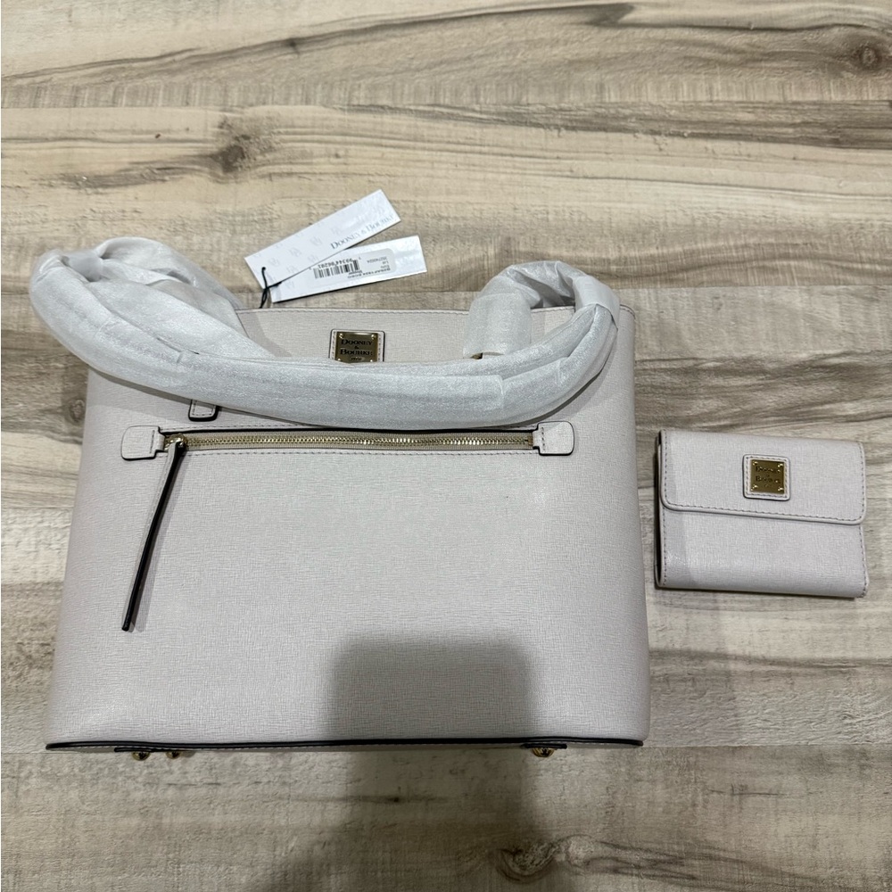 Dooney & Bourke Saffiano Shopper & matching wallet in color Ecru NWT